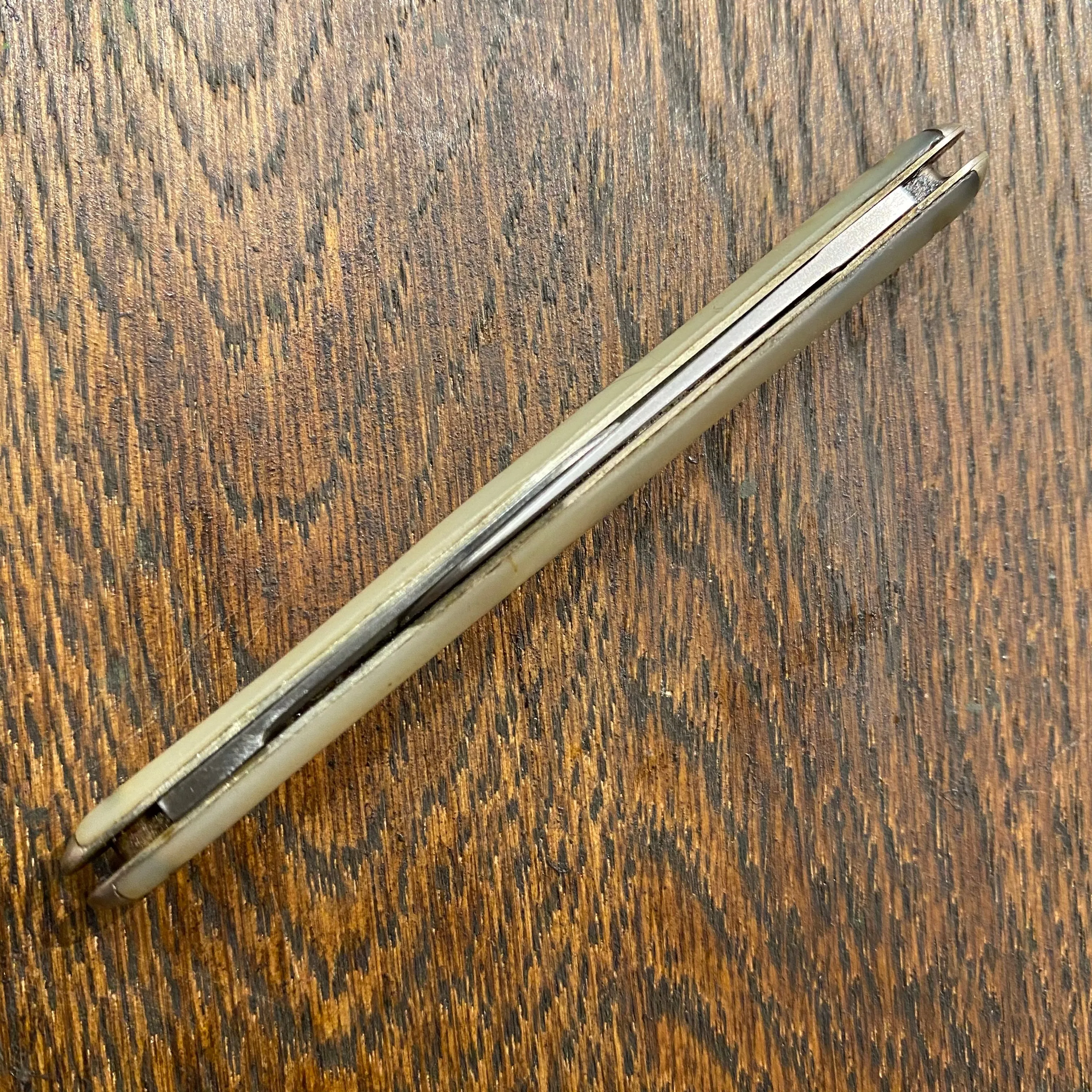 Clean Cut 3” Swell Center Pen Carbon Blade MOP Scales 1884-1912