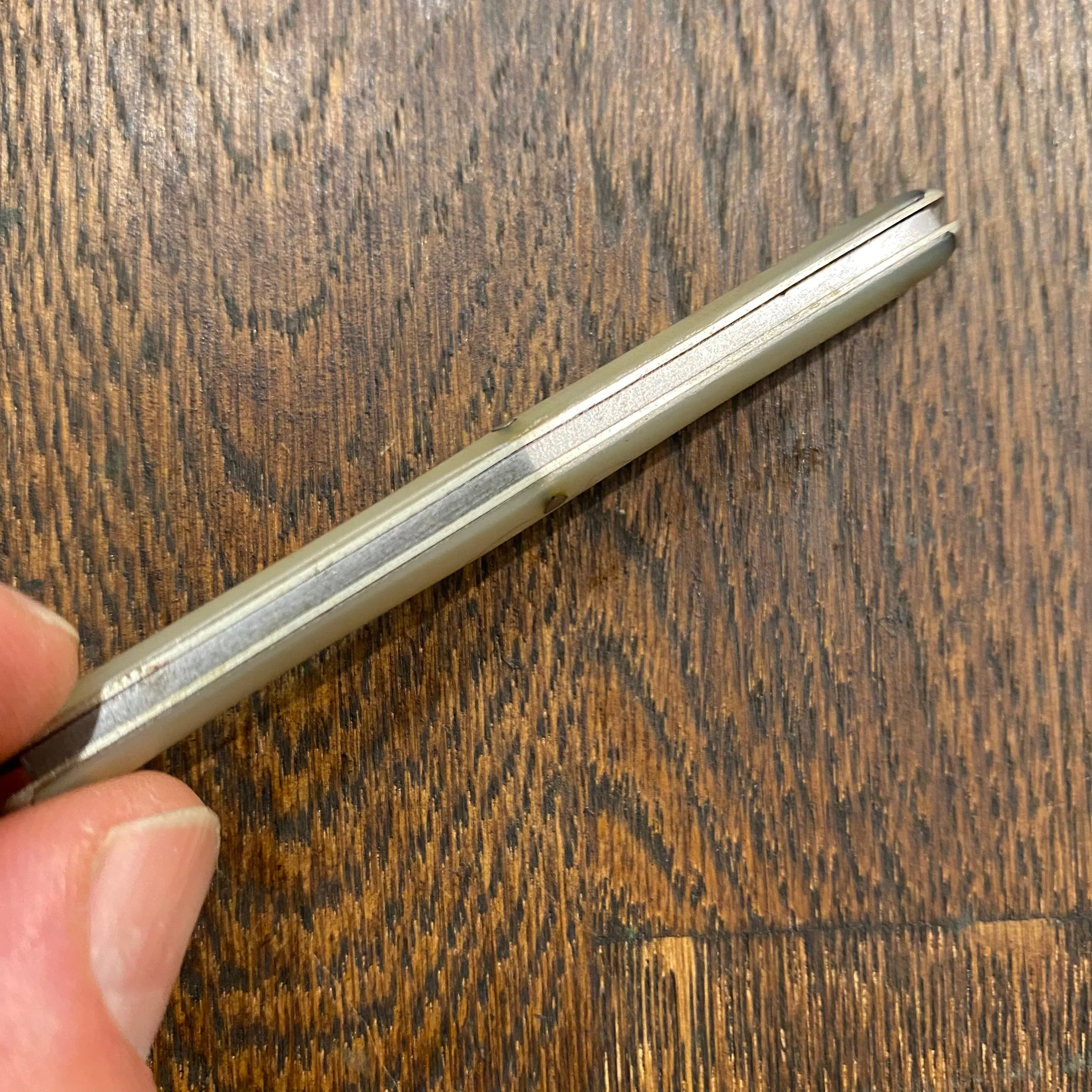 Clean Cut 3” Swell Center Pen Carbon Blade MOP Scales 1884-1912
