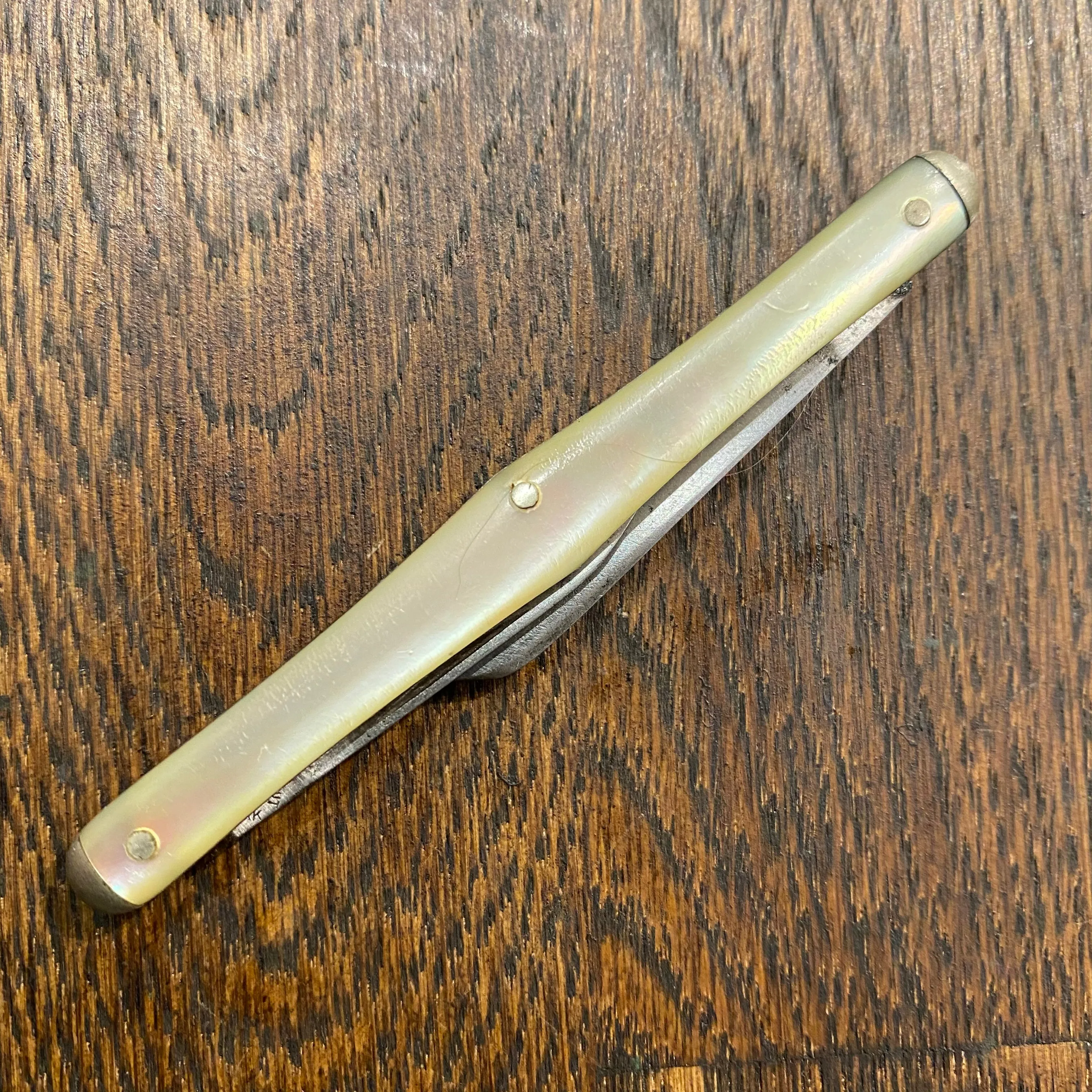 Clean Cut 3” Swell Center Pen Carbon Blade MOP Scales 1884-1912